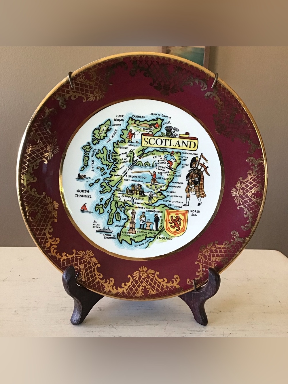 Vintage 1970s Scotland Souvenir Collectible Plate